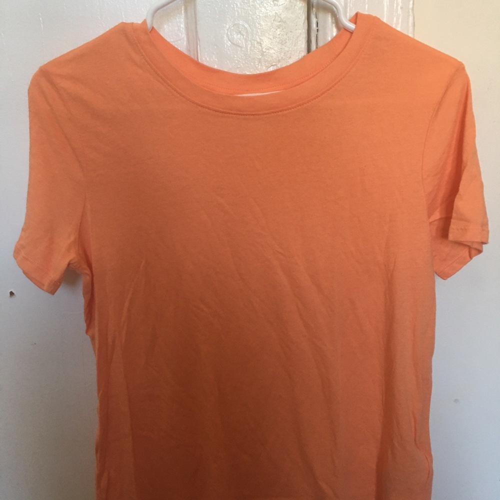 Forever 21 Peach Color T-Shirt Size Small